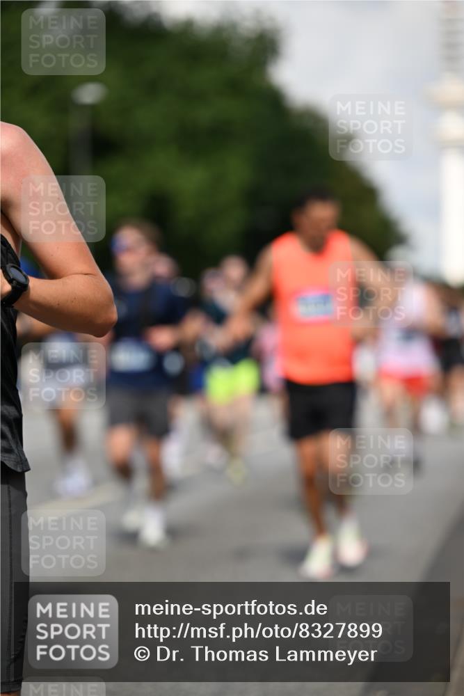 29.06.2025 - hella hamburg halbmarathon Dr. Thomas Lammeyer http://msf.ph/oto/8327899 29.06.2025 09:55:43 Kennedybrücke 1057, 1312, 1353, 1569, 1763, 2880, 3437, 3618, 3697, 4565, 4871, 5014, 5047, 5129, 5231, 5336, 5690, 5987, 6700, 6711, 6770, 7185, 7710, 8074, 8564, 9358, 9444, 9547, 9659, 10493, 10691, 10978, 11021, 11062 meine-sportfotos.de