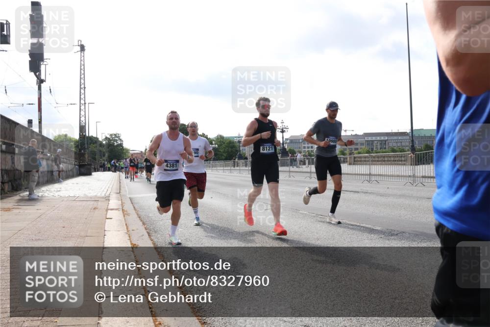 29.06.2025 - hella hamburg halbmarathon Lena Gebhardt http://msf.ph/oto/8327960 29.06.2025 09:48:44 Lombardsbrücke 4381, 190, 8121, 10980, 1042, 1290, 1505, 1571, 1710, 2262, 2399, 2767, 3480, 3547, 4062, 4359, 4381, 5003, 5124, 5307, 5554, 5709, 6993, 7152, 7154, 7310, 7482, 7884, 8002, 8121, 8571, 8933, 9403, 9643, 10190, 10404, 10451, 10738, 10793, 10852, 11106, 11177, 11423, 11929, 12044, 12051, 12488, 12916, 13137, 13372, 13483, 13940, 13975, 14875, 15931, 15959 meine-sportfotos.de