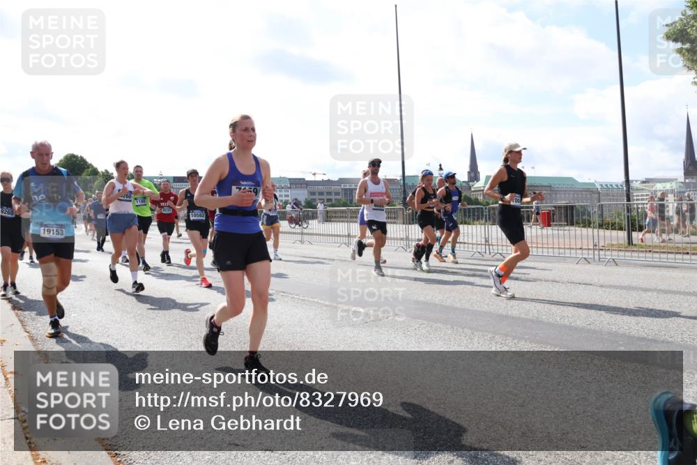 29.06.2025 - hella hamburg halbmarathon Lena Gebhardt http://msf.ph/oto/8327969 29.06.2025 10:00:18 Lombardsbrücke 260, 1180, 9260, 8531, 10582, 19153, 79, 1006, 1019, 1125, 1180, 1239, 1264, 1526, 1544, 1568, 1681, 1834, 1914, 2027, 2086, 2099, 2159, 2236, 2346, 2348, 2364, 2426, 2447, 2582, 2584, 2606, 2652, 2676, 2677, 2730, 2910, 2982, 3042, 3177, 3181, 3319, 3400, 3794, 3836, 3861, 3898, 4013, 4231, 4419, 4579, 4594, 4632, 4767, 4772, 4796, 4813, 4940, 4945, 5015, 5134, 5272, 5341, 5643, 5728, 6082, 6084, 6104, 6174, 6201, 6202, 6220, 6260, 6462, 6470, 6581, 6587 meine-sportfotos.de