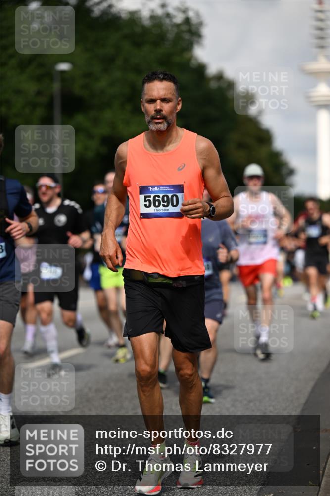 29.06.2025 - hella hamburg halbmarathon Dr. Thomas Lammeyer http://msf.ph/oto/8327977 29.06.2025 09:55:45 Kennedybrücke 1057, 1312, 1353, 1569, 1604, 1763, 3305, 3437, 3618, 3697, 4565, 4871, 5047, 5231, 5336, 5690, 5987, 6373, 6700, 6711, 7185, 7710, 8564, 9444, 9547, 9659, 10493, 10691, 10978, 11021, 11062 meine-sportfotos.de