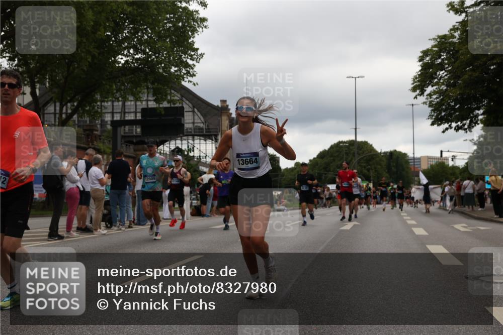 29.06.2025 - hella hamburg halbmarathon Yannick Fuchs http://msf.ph/oto/8327980 29.06.2025 10:51:35 20KM 1200, 1239, 1563, 2025, 2236, 2606, 2652, 2759, 2806, 2883, 3093, 3141, 3575, 4261, 4579, 5015, 5134, 5391, 5457, 5458, 6281, 6302, 6531, 6720, 6892, 7159, 7833, 9450, 10383, 10408, 10599, 12144, 12509, 12773, 12774, 13376, 13465, 13664, 14737, 15090, 15189, 15229, 15349, 15664, 16418, 16517, 17455, 17543, 17758, 18508 meine-sportfotos.de