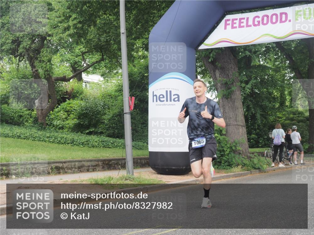 29.06.2025 - hella hamburg halbmarathon KatJ http://msf.ph/oto/8327982 29.06.2025 10:17:09 Zwischen KM18-KM19 1065 meine-sportfotos.de