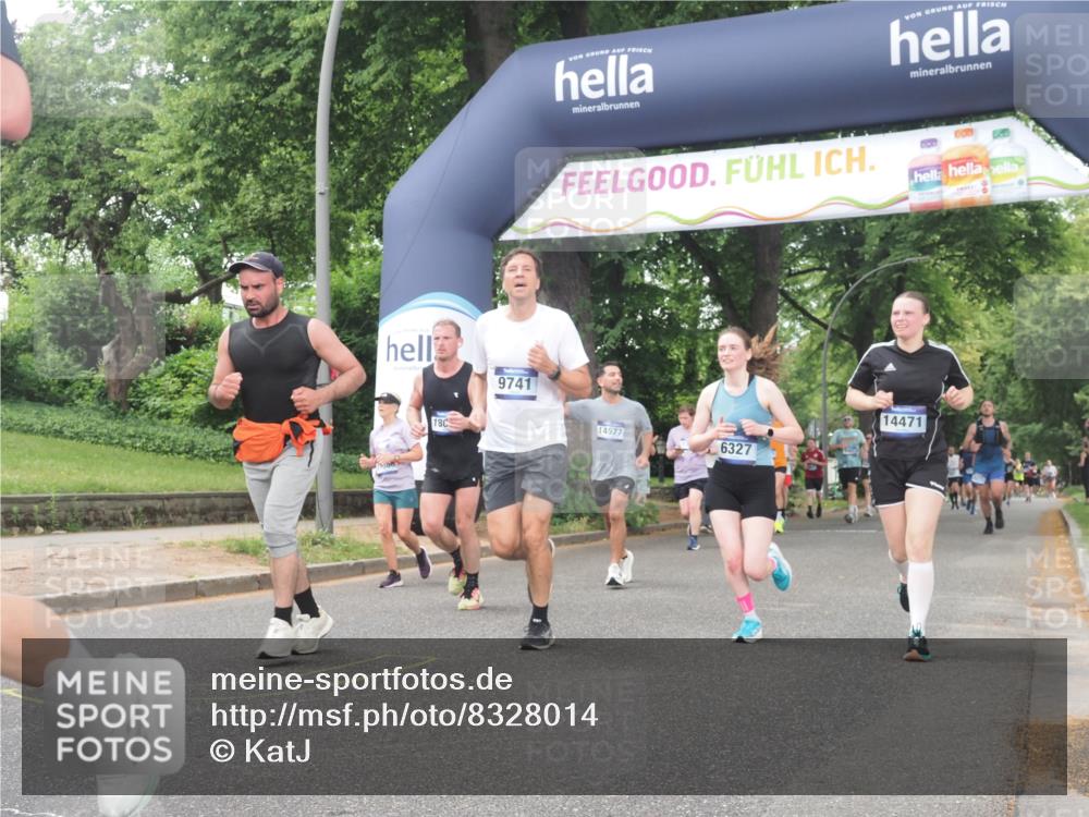 29.06.2025 - hella hamburg halbmarathon KatJ http://msf.ph/oto/8328014 29.06.2025 10:46:45 Zwischen KM18-KM19 2426, 3780, 6327 meine-sportfotos.de