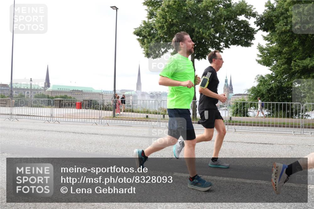 29.06.2025 - hella hamburg halbmarathon Lena Gebhardt http://msf.ph/oto/8328093 29.06.2025 10:23:35 Lombardsbrücke 1048, 1304, 1362, 1545, 2125, 2489, 2925, 4391, 4646, 4728, 4793, 4990, 5055, 5160, 5358, 5406, 6502, 6747, 6849, 7029, 7820, 8031, 8181, 8676, 8687, 8688, 8716, 8918, 8920, 9301, 9715, 9877, 10649, 10739, 11044, 11300, 11454, 11793, 11798, 11879, 12073, 12874, 13149, 14265, 14338, 14510, 14512, 14521, 14821, 15709, 15739, 15853, 16185, 16251, 16416, 16558, 17013, 17099, 17199, 17207, 17299, 17719 meine-sportfotos.de