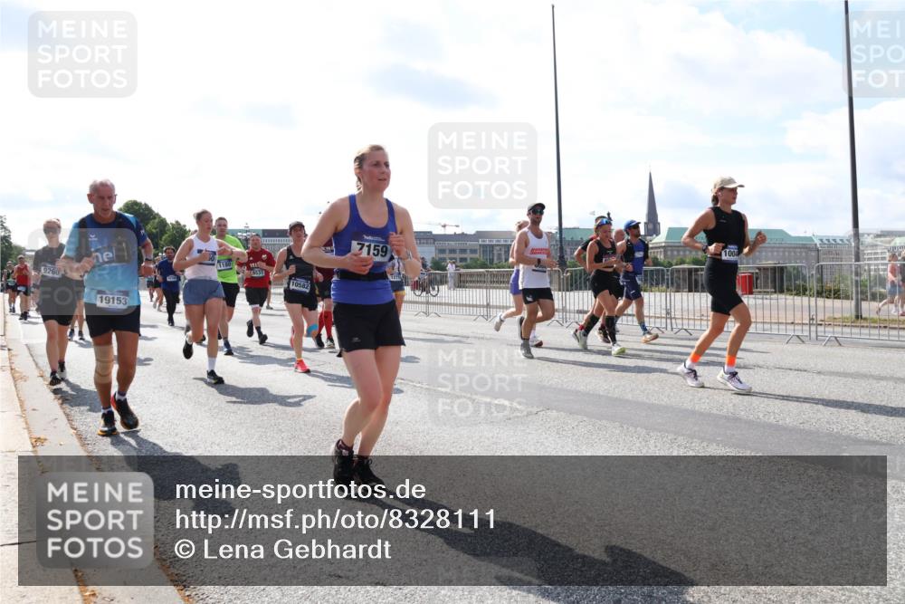 29.06.2025 - hella hamburg halbmarathon Lena Gebhardt http://msf.ph/oto/8328111 29.06.2025 10:00:18 Lombardsbrücke 9260, 19153, 30, 1180, 8531, 10582, 7159, 1004, 1006, 1019, 1125, 1180, 1239, 1264, 1526, 1544, 1568, 1681, 1834, 1914, 2027, 2086, 2099, 2159, 2236, 2346, 2348, 2364, 2426, 2447, 2582, 2584, 2606, 2652, 2676, 2677, 2730, 2910, 2982, 3042, 3177, 3181, 3319, 3400, 3794, 3836, 3861, 3898, 4013, 4231, 4419, 4579, 4594, 4632, 4767, 4772, 4796, 4813, 4940, 4945, 5015, 5134, 5272, 5341, 5643, 5728, 6082, 6084, 6104, 6174, 6201, 6202, 6220, 6260, 6462, 6470, 6581, 6587 meine-sportfotos.de