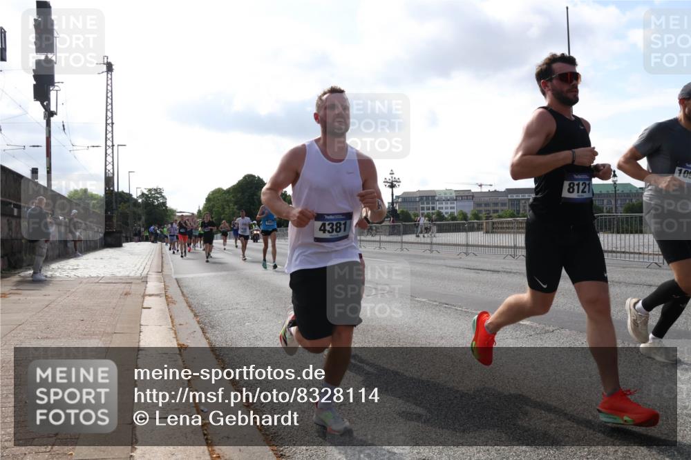 29.06.2025 - hella hamburg halbmarathon Lena Gebhardt http://msf.ph/oto/8328114 29.06.2025 09:48:45 Lombardsbrücke 5003, 4381, 8121, 109, 1042, 1290, 1505, 1571, 1600, 1710, 2262, 2399, 3480, 3547, 4062, 4359, 4381, 5003, 5124, 5307, 5554, 5709, 6993, 7152, 7154, 7310, 7482, 7884, 8002, 8121, 8571, 9403, 9643, 10190, 10404, 10451, 10738, 10793, 10852, 11106, 11177, 11423, 12044, 12051, 12488, 12739, 12916, 13137, 13372, 13483, 13940, 13975, 14875, 15931, 15959 meine-sportfotos.de