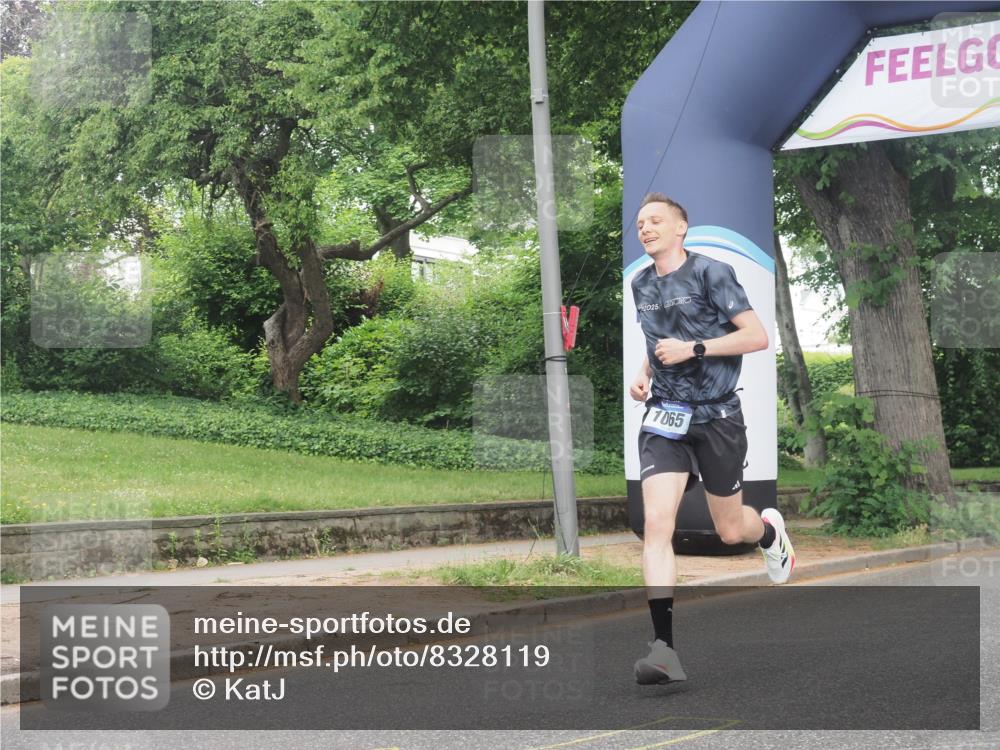 29.06.2025 - hella hamburg halbmarathon KatJ http://msf.ph/oto/8328119 29.06.2025 10:17:09 Zwischen KM18-KM19 1065 meine-sportfotos.de