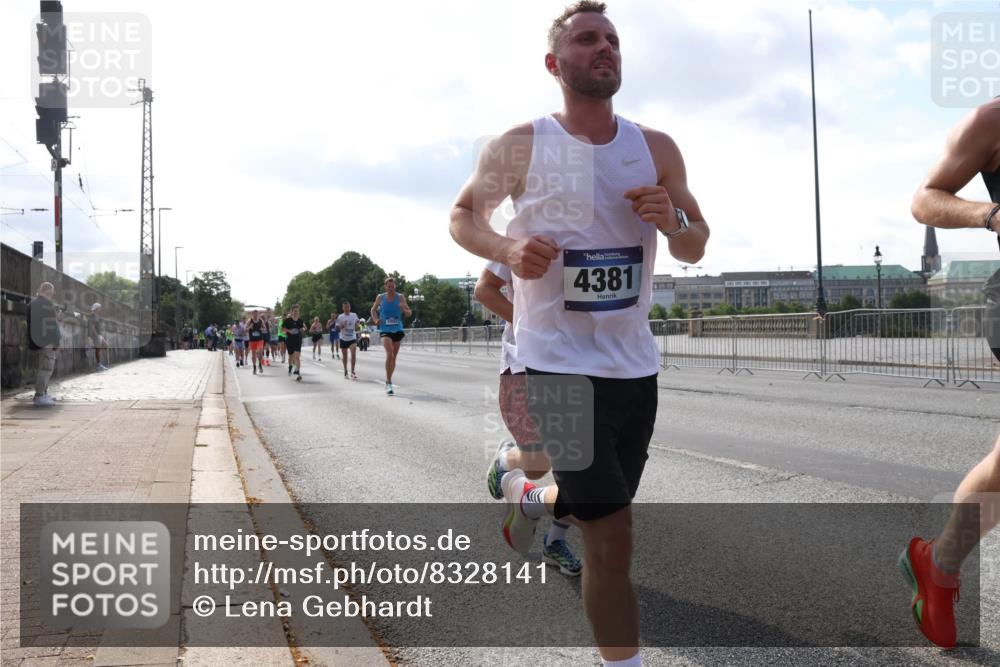 29.06.2025 - hella hamburg halbmarathon Lena Gebhardt http://msf.ph/oto/8328141 29.06.2025 09:48:46 Lombardsbrücke 4381, 1042, 1290, 1505, 1571, 1600, 1710, 2262, 2399, 2797, 3480, 3547, 4062, 4359, 4381, 5003, 5124, 5307, 5554, 5709, 6047, 6993, 7152, 7154, 7310, 7482, 7884, 8002, 8121, 8571, 9403, 9640, 9643, 10190, 10404, 10451, 10738, 10793, 10852, 11106, 11177, 11423, 12044, 12051, 12091, 12488, 12739, 12916, 13137, 13372, 13483, 13755, 13940, 13975, 15931, 15959 meine-sportfotos.de