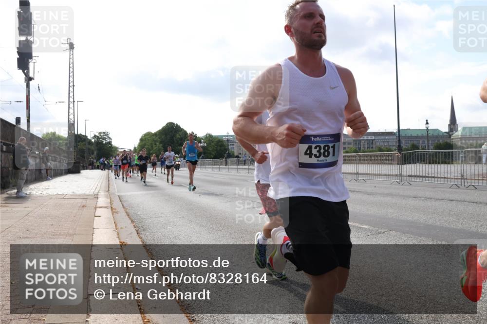 29.06.2025 - hella hamburg halbmarathon Lena Gebhardt http://msf.ph/oto/8328164 29.06.2025 09:48:46 Lombardsbrücke 4381, 1042, 1290, 1505, 1571, 1600, 1710, 2262, 2399, 2797, 3480, 3547, 4062, 4359, 4381, 5003, 5124, 5307, 5554, 5709, 6047, 6993, 7152, 7154, 7310, 7482, 7884, 8002, 8121, 8571, 9403, 9640, 9643, 10190, 10404, 10451, 10738, 10793, 10852, 11106, 11177, 11423, 12044, 12051, 12091, 12488, 12739, 12916, 13137, 13372, 13483, 13755, 13940, 13975, 15931, 15959 meine-sportfotos.de