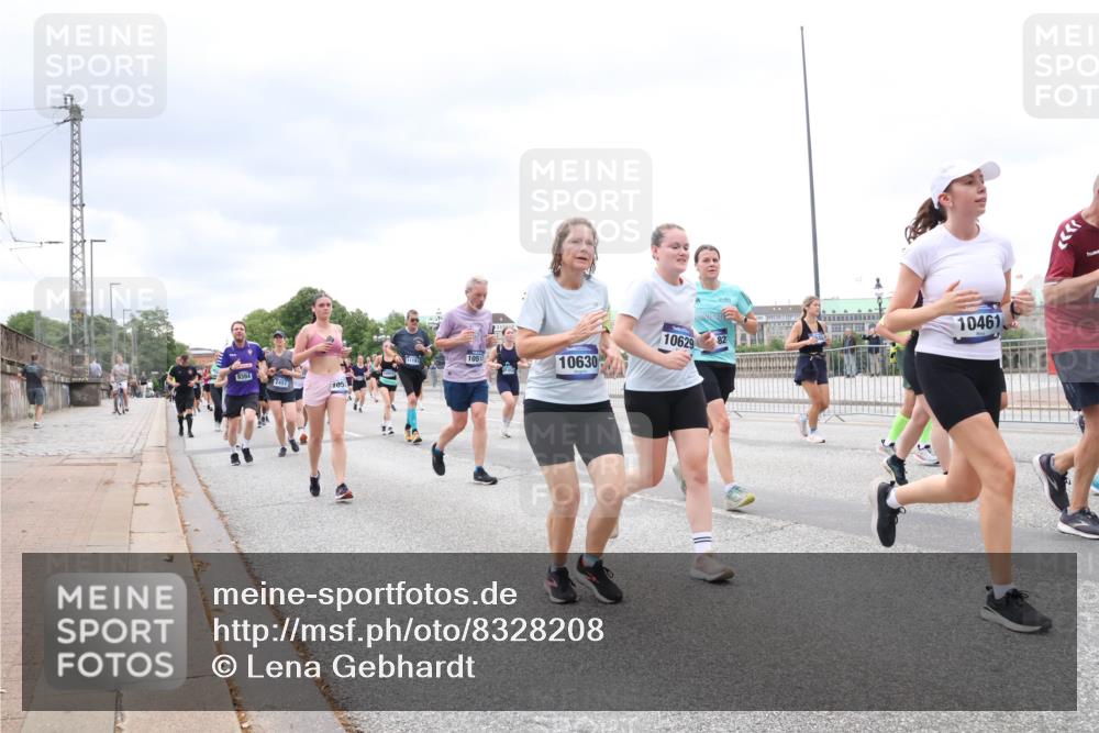 29.06.2025 - hella hamburg halbmarathon Lena Gebhardt http://msf.ph/oto/8328208 29.06.2025 10:57:56 Lombardsbrücke 9394, 2451, 105, 10513, 10630, 10629, 10461, 1123, 1242, 1248, 1265, 1388, 1643, 2015, 2169, 2273, 2275, 2451, 2567, 2900, 3191, 3385, 3433, 3644, 3750, 3936, 3954, 4059, 4197, 4429, 4521, 4830, 5104, 5117, 5632, 5676, 5736, 5782, 6316, 6337, 6827, 6857, 6916, 7172, 7193, 7262, 7556, 7720, 7783, 7977, 7990, 8035, 8159, 8386, 8439, 8440, 8441, 8442, 8474, 8512, 8708, 8713, 8773, 8873, 8888, 9059, 9180, 9233, 9318, 9319, 9394, 9398, 9436, 9481, 9496, 9613, 9832 meine-sportfotos.de