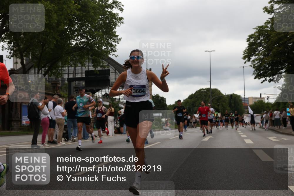 29.06.2025 - hella hamburg halbmarathon Yannick Fuchs http://msf.ph/oto/8328219 29.06.2025 10:51:36 20KM 1200, 1239, 1563, 2025, 2236, 2606, 2652, 2759, 2806, 2883, 3093, 3141, 3575, 4261, 4426, 4579, 5015, 5134, 5391, 5457, 5458, 6281, 6302, 6531, 6720, 6892, 7159, 7833, 9450, 10383, 10408, 10599, 12144, 12509, 12773, 13376, 13465, 13664, 15090, 15189, 15229, 15349, 15664, 16418, 16517, 17455, 17543, 17758, 18508 meine-sportfotos.de