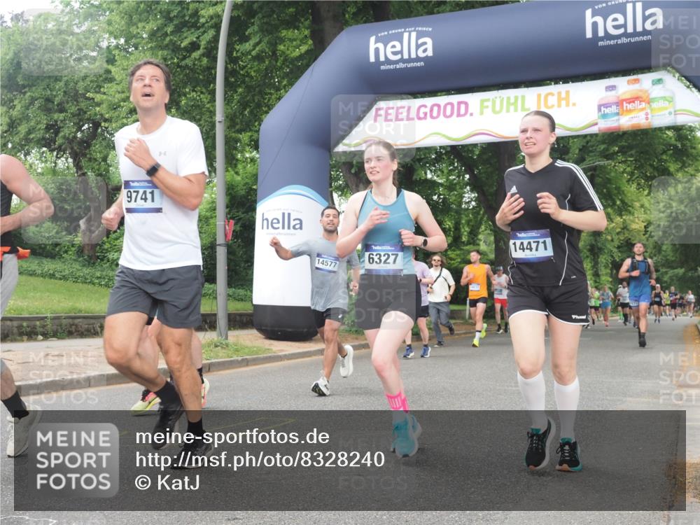 29.06.2025 - hella hamburg halbmarathon KatJ http://msf.ph/oto/8328240 29.06.2025 10:46:46 Zwischen KM18-KM19 2426, 3780, 6327 meine-sportfotos.de