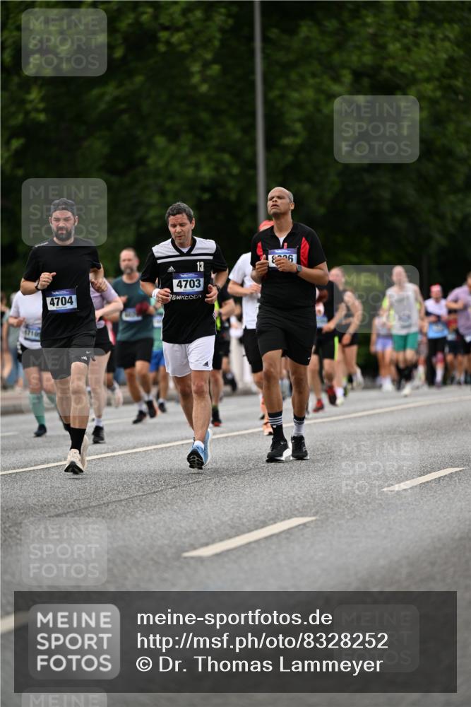 29.06.2025 - hella hamburg halbmarathon Dr. Thomas Lammeyer http://msf.ph/oto/8328252 29.06.2025 10:39:35 Kennedybrücke 1821, 1849, 2198, 2787, 3170, 3958, 4333, 4564, 4696, 4703, 4965, 5027, 5147, 5793, 6029, 6189, 6365, 6379, 6397, 6471, 6746, 6803, 6859, 7386, 7733, 8249, 8296, 9342, 9803, 10358, 10360, 10393, 10652, 11320, 11359 meine-sportfotos.de