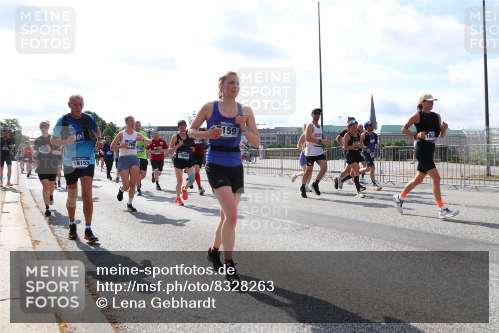 29.06.2025 - hella hamburg halbmarathon Lena Gebhardt http://msf.ph/oto/8328263 29.06.2025 10:00:19 Lombardsbrücke 9260, 19153, 5260, 180, 53, 10582, 5728, 159, 1004, 1006, 1019, 1125, 1180, 1239, 1264, 1526, 1544, 1568, 1681, 1834, 1914, 2027, 2086, 2099, 2159, 2236, 2346, 2348, 2364, 2426, 2447, 2582, 2584, 2606, 2652, 2676, 2677, 2730, 2910, 2982, 3042, 3177, 3181, 3319, 3400, 3794, 3836, 3861, 3898, 4013, 4231, 4419, 4579, 4594, 4632, 4767, 4772, 4796, 4813, 4940, 4945, 5272, 5341, 5643, 5728, 6082, 6084, 6104, 6174, 6201, 6202, 6220, 6260, 6462, 6470, 6581, 6587 meine-sportfotos.de