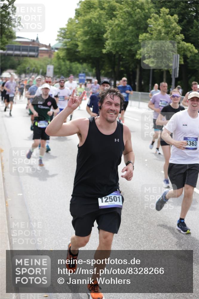 29.06.2025 - hella hamburg halbmarathon Jannik Wohlers http://msf.ph/oto/8328266 29.06.2025 10:40:01 Lombardsbrücke 1018, 1037, 2109, 2515, 2572, 2762, 2763, 3237, 3293, 3295, 3810, 4271, 4756, 4906, 5059, 5113, 5351, 5352, 5702, 5975, 6076, 6229, 6278, 6280, 6363, 6463, 6673, 6866, 6876, 7108, 7174, 7675, 7850, 8307, 8378, 8391, 8739, 9000, 9468, 10474, 11176, 11653, 11970, 11973, 12364, 12444, 12501, 12760, 12981, 13030, 13290, 13410, 13466, 13651, 14341, 14851, 15549, 15927, 15933, 16085, 16681, 16955, 17318, 17959, 18101, 18110, 18213, 18353, 18490, 18771, 18946 meine-sportfotos.de