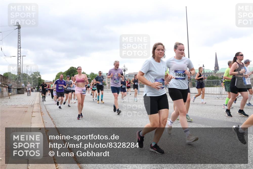 29.06.2025 - hella hamburg halbmarathon Lena Gebhardt http://msf.ph/oto/8328284 29.06.2025 10:57:56 Lombardsbrücke 9394, 2451, 105, 10513, 10629, 17, 1123, 1242, 1248, 1265, 1388, 1643, 2015, 2169, 2273, 2275, 2451, 2567, 2900, 3191, 3385, 3433, 3644, 3750, 3936, 3954, 4059, 4197, 4429, 4521, 4830, 5104, 5117, 5632, 5676, 5736, 5782, 6316, 6337, 6827, 6857, 6916, 7172, 7193, 7262, 7556, 7720, 7783, 7977, 7990, 8035, 8159, 8386, 8439, 8440, 8441, 8442, 8474, 8512, 8708, 8713, 8773, 8873, 8888, 9059, 9180, 9233, 9318, 9319, 9394, 9398, 9436, 9481, 9496, 9613, 9832 meine-sportfotos.de