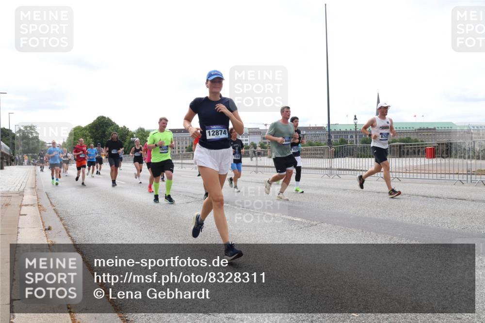 29.06.2025 - hella hamburg halbmarathon Lena Gebhardt http://msf.ph/oto/8328311 29.06.2025 10:23:37 Lombardsbrücke 18402, 12874, 6747, 8089, 1048, 1304, 1362, 1545, 2125, 2489, 2925, 4122, 4391, 4646, 4728, 4793, 4990, 5055, 5160, 5358, 5406, 6502, 6747, 7029, 7820, 8031, 8149, 8181, 8676, 8687, 8688, 8716, 8918, 8920, 9301, 9603, 9715, 9877, 10649, 10739, 11044, 11300, 11454, 11793, 11798, 11879, 12073, 12874, 13149, 14265, 14338, 14510, 14512, 14521, 14821, 15709, 15739, 15853, 16185, 16251, 16416, 16558, 17013, 17099, 17199, 17207, 17299, 17719 meine-sportfotos.de
