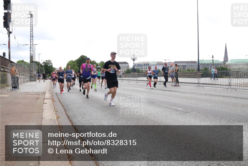29.06.2025 - hella hamburg halbmarathon Lena Gebhardt http://msf.ph/oto/8328315 29.06.2025 10:37:47 Lombardsbrücke 7321, 7994, 11801, 1276, 1337, 1475, 1578, 1799, 1819, 1985, 2016, 2199, 2486, 2640, 2786, 2853, 3230, 3246, 3633, 3880, 4921, 5139, 5146, 5171, 5186, 5522, 5790, 5875, 6243, 6362, 6697, 6821, 6955, 7085, 7124, 7235, 7244, 7321, 7350, 7544, 7629, 7696, 7777, 7823, 8843, 8985, 9247, 9288, 9524, 9895, 10159, 10506, 10836, 11087, 11543, 12123, 12254, 12472, 12824, 16680, 17798 meine-sportfotos.de
