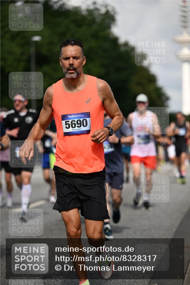29.06.2025 - hella hamburg halbmarathon Dr. Thomas Lammeyer http://msf.ph/oto/8328317 29.06.2025 09:55:45 Kennedybrücke 1057, 1312, 1353, 1569, 1604, 1763, 3305, 3437, 3618, 3697, 4565, 4871, 5047, 5231, 5336, 5690, 5987, 6373, 6700, 6711, 7185, 7710, 8564, 9444, 9547, 9659, 10493, 10691, 10978, 11021, 11062 meine-sportfotos.de