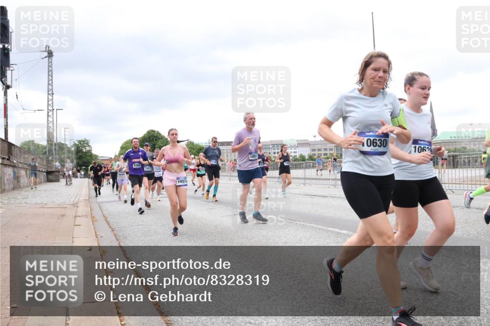 29.06.2025 - hella hamburg halbmarathon Lena Gebhardt http://msf.ph/oto/8328319 29.06.2025 10:57:57 Lombardsbrücke 9394, 2451, 16971, 1057, 1051, 0630, 10629, 1123, 1242, 1248, 1265, 1388, 1643, 2015, 2169, 2273, 2275, 2451, 2567, 2900, 3191, 3385, 3433, 3644, 3750, 3936, 3954, 4059, 4197, 4429, 4521, 4830, 5104, 5117, 5632, 5676, 5736, 5782, 6316, 6337, 6825, 6827, 6857, 6916, 7172, 7193, 7262, 7556, 7720, 7783, 7977, 7990, 8159, 8439, 8440, 8441, 8442, 8474, 8512, 8708, 8713, 8773, 8873, 8888, 9059, 9180, 9233, 9318, 9319, 9394, 9398, 9436, 9481, 9496, 9613, 9832 meine-sportfotos.de