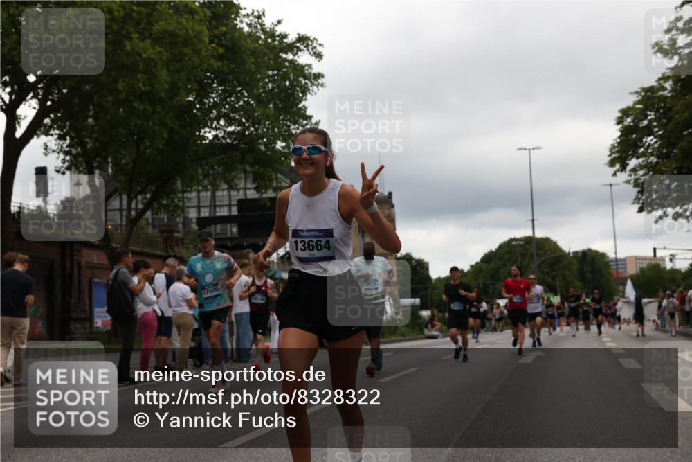 29.06.2025 - hella hamburg halbmarathon Yannick Fuchs http://msf.ph/oto/8328322 29.06.2025 10:51:36 20KM 1200, 1239, 1563, 2025, 2236, 2606, 2652, 2759, 2806, 2883, 3093, 3141, 3575, 4261, 4426, 4579, 5015, 5134, 5391, 5457, 5458, 6281, 6302, 6531, 6720, 6892, 7159, 7833, 9450, 10383, 10408, 10599, 12144, 12509, 12773, 13376, 13465, 13664, 15090, 15189, 15229, 15349, 15664, 16418, 16517, 17455, 17543, 17758, 18508 meine-sportfotos.de
