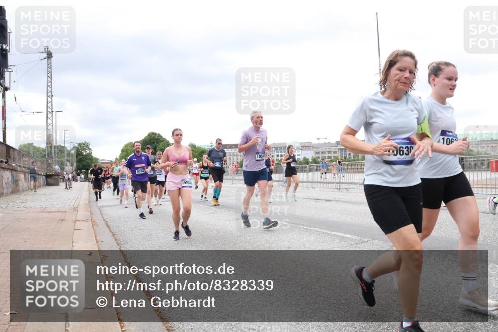 29.06.2025 - hella hamburg halbmarathon Lena Gebhardt http://msf.ph/oto/8328339 29.06.2025 10:57:57 Lombardsbrücke 9394, 451, 6971, 105, 10912, 1051, 63, 106, 1123, 1242, 1248, 1265, 1388, 1643, 2015, 2169, 2273, 2275, 2451, 2567, 2900, 3191, 3385, 3433, 3644, 3750, 3936, 3954, 4059, 4197, 4429, 4521, 4830, 5104, 5117, 5632, 5676, 5736, 5782, 6316, 6337, 6825, 6827, 6857, 6916, 7172, 7193, 7262, 7556, 7720, 7783, 7977, 7990, 8159, 8439, 8440, 8441, 8442, 8474, 8512, 8708, 8713, 8773, 8873, 8888, 9059, 9180, 9233, 9318, 9319, 9394, 9398, 9436, 9481, 9496, 9613, 9832 meine-sportfotos.de