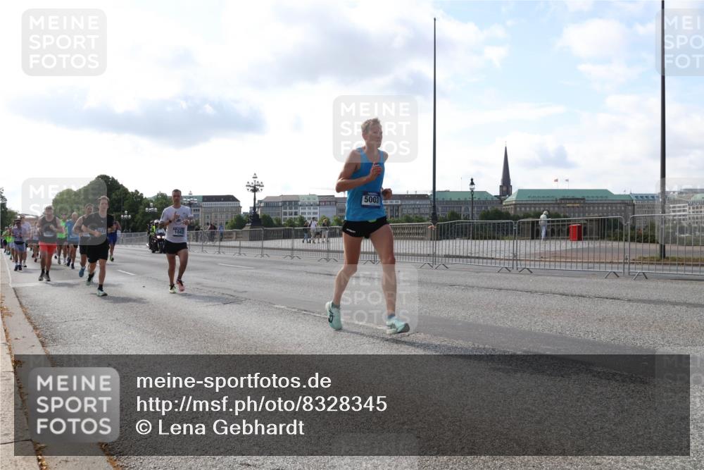 29.06.2025 - hella hamburg halbmarathon Lena Gebhardt http://msf.ph/oto/8328345 29.06.2025 09:48:48 Lombardsbrücke 1042, 10738, 5003, 1042, 1290, 1505, 1571, 1600, 1710, 2262, 2399, 2797, 3480, 3547, 4062, 4359, 4381, 5003, 5124, 5307, 5554, 5709, 6037, 6047, 6993, 7152, 7154, 7310, 7482, 7743, 7884, 8002, 8121, 8571, 9403, 9640, 9643, 10190, 10404, 10451, 10738, 10793, 10852, 10877, 11106, 11177, 11423, 12044, 12051, 12091, 12168, 12488, 12739, 12916, 13137, 13372, 13483, 13755, 13940, 13975, 15931 meine-sportfotos.de