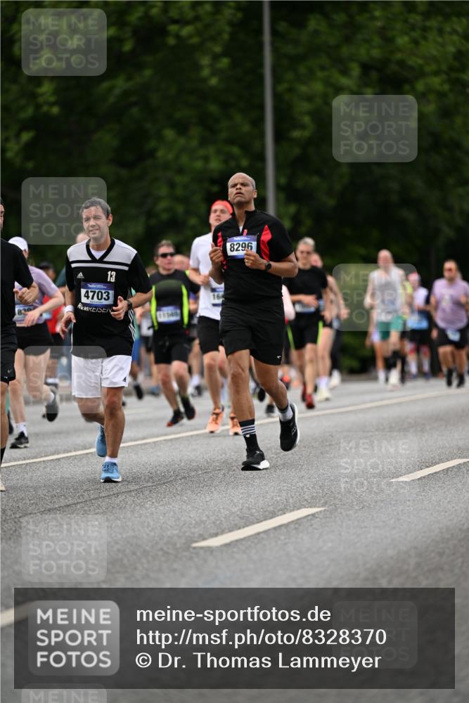 29.06.2025 - hella hamburg halbmarathon Dr. Thomas Lammeyer http://msf.ph/oto/8328370 29.06.2025 10:39:36 Kennedybrücke 1821, 1849, 2198, 2787, 3170, 3828, 3958, 4333, 4564, 4696, 4703, 4965, 5027, 5147, 5793, 6029, 6189, 6365, 6379, 6397, 6471, 6746, 7386, 7733, 8249, 8296, 9342, 9803, 10358, 10360, 10393, 10565, 10652, 11320, 11359 meine-sportfotos.de