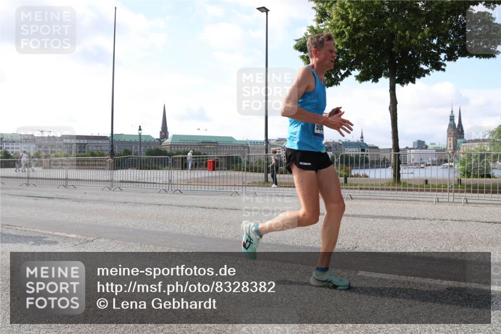 29.06.2025 - hella hamburg halbmarathon Lena Gebhardt http://msf.ph/oto/8328382 29.06.2025 09:48:49 Lombardsbrücke 500, 1042, 1290, 1505, 1571, 1600, 1710, 2262, 2399, 2797, 3480, 3547, 4062, 4359, 4381, 5003, 5124, 5307, 5554, 5709, 6037, 6047, 6993, 7152, 7154, 7310, 7482, 7743, 7884, 8002, 8121, 8571, 9403, 9640, 9643, 10190, 10404, 10451, 10738, 10852, 10877, 11106, 11177, 11423, 12044, 12051, 12091, 12168, 12488, 12739, 12916, 13137, 13372, 13483, 13755, 13940, 13975, 14603, 15931 meine-sportfotos.de