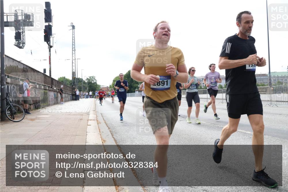 29.06.2025 - hella hamburg halbmarathon Lena Gebhardt http://msf.ph/oto/8328384 29.06.2025 10:13:00 Lombardsbrücke 7873, 891, 6207, 1440, 1020, 1051, 1249, 1747, 1785, 1851, 1939, 2531, 2891, 2942, 3182, 3218, 3360, 3728, 4532, 5150, 6207, 6489, 7014, 7873, 7907, 8398, 8405, 8913, 8917, 8971, 9141, 10067, 10402, 11025, 11720, 12456, 13566, 13816, 14404, 14540, 14869, 15012, 15369, 15531, 16030, 16255, 16323, 16437, 16473, 16826, 16911, 17061, 17699, 17988, 17994, 18048, 18178, 18320, 18493, 18530, 18732 meine-sportfotos.de