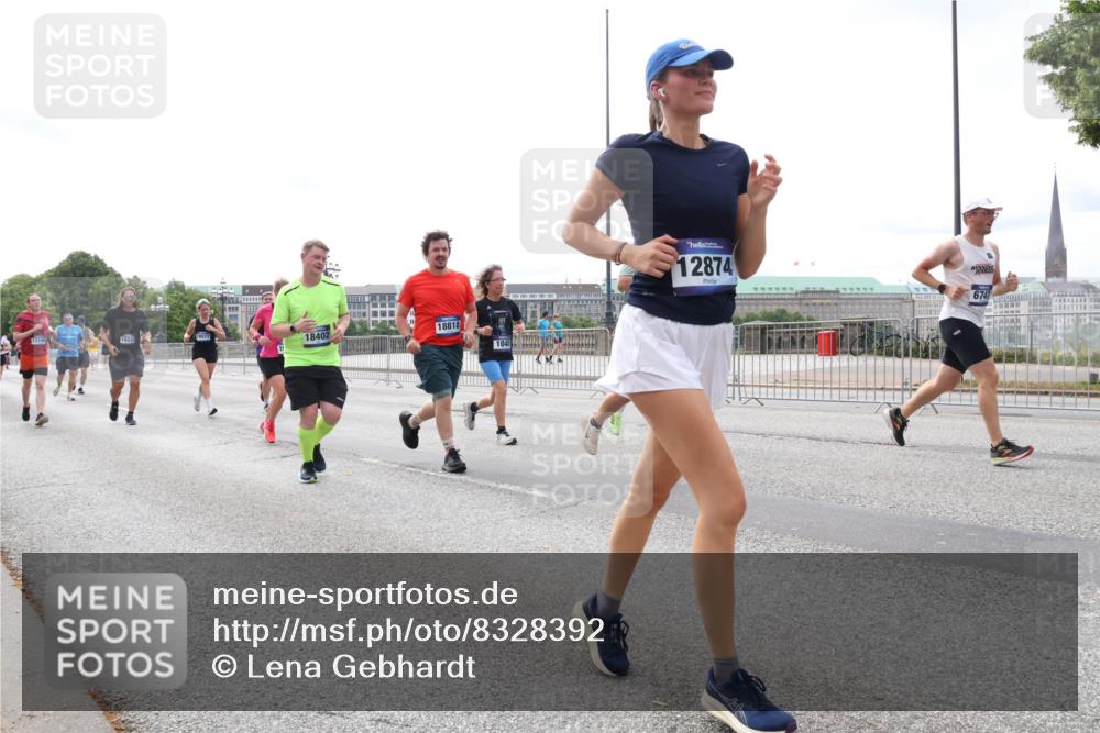 29.06.2025 - hella hamburg halbmarathon Lena Gebhardt http://msf.ph/oto/8328392 29.06.2025 10:23:38 Lombardsbrücke 1719, 18332, 18402, 18818, 1048, 12874, 6747, 1048, 1304, 1362, 1545, 2125, 2489, 2925, 4122, 4391, 4646, 4728, 4793, 4990, 5055, 5160, 5358, 5406, 6502, 6747, 7029, 7820, 8031, 8149, 8181, 8676, 8687, 8688, 8716, 8918, 8920, 9301, 9603, 9715, 9877, 10649, 10739, 11044, 11300, 11454, 11793, 11798, 11879, 12073, 12874, 13149, 14265, 14338, 14510, 14512, 14521, 14821, 15709, 15739, 15853, 16185, 16251, 16416, 16558, 17013, 17099, 17199, 17207, 17299, 17719 meine-sportfotos.de