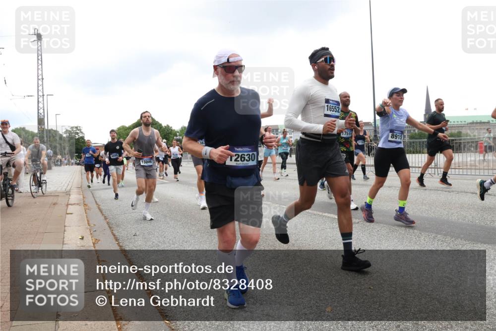 29.06.2025 - hella hamburg halbmarathon Lena Gebhardt http://msf.ph/oto/8328408 29.06.2025 10:47:27 Lombardsbrücke 13806, 2630, 16552, 17514, 8158, 8915, 1045, 1185, 1434, 1463, 1523, 1593, 1607, 1704, 1961, 2148, 2327, 2407, 2537, 2555, 2665, 2704, 2790, 2882, 2994, 3339, 4037, 4184, 4239, 4325, 4423, 4483, 4806, 4895, 4974, 4975, 5111, 5114, 5621, 5622, 5895, 6255, 6256, 6485, 6496, 6879, 6995, 7073, 7403, 7430, 7431, 7630, 7631, 7970, 8105, 8131, 8270, 8550, 8706, 8915, 8953, 8967, 9018, 9687, 10991, 11351, 11458, 11730, 11738, 11802, 12431 meine-sportfotos.de