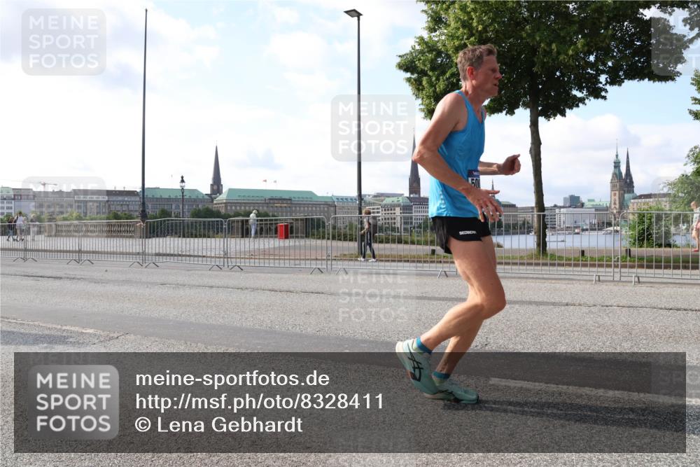 29.06.2025 - hella hamburg halbmarathon Lena Gebhardt http://msf.ph/oto/8328411 29.06.2025 09:48:49 Lombardsbrücke 1042, 1290, 1505, 1571, 1600, 1710, 2262, 2399, 2797, 3480, 3547, 4062, 4359, 4381, 5003, 5124, 5307, 5554, 5709, 6037, 6047, 6993, 7152, 7154, 7310, 7482, 7743, 7884, 8002, 8121, 8571, 9403, 9640, 9643, 10190, 10404, 10451, 10738, 10852, 10877, 11106, 11177, 11423, 12044, 12051, 12091, 12168, 12488, 12739, 12916, 13137, 13372, 13483, 13755, 13940, 13975, 14603, 15931 meine-sportfotos.de