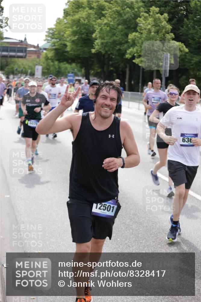 29.06.2025 - hella hamburg halbmarathon Jannik Wohlers http://msf.ph/oto/8328417 29.06.2025 10:40:01 Lombardsbrücke 1018, 1037, 2109, 2515, 2572, 2762, 2763, 3237, 3293, 3295, 3810, 4271, 4756, 4906, 5059, 5113, 5351, 5352, 5702, 5975, 6076, 6229, 6278, 6280, 6363, 6463, 6673, 6866, 6876, 7108, 7174, 7675, 7850, 8307, 8378, 8391, 8739, 9000, 9468, 10474, 11176, 11653, 11970, 11973, 12364, 12444, 12501, 12760, 12981, 13030, 13290, 13410, 13466, 13651, 14341, 14851, 15549, 15927, 15933, 16085, 16681, 16955, 17318, 17959, 18101, 18110, 18213, 18353, 18490, 18771, 18946 meine-sportfotos.de