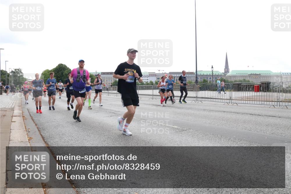 29.06.2025 - hella hamburg halbmarathon Lena Gebhardt http://msf.ph/oto/8328459 29.06.2025 10:37:48 Lombardsbrücke 101, 1801, 094, 7321, 9288, 1337, 1475, 1578, 1799, 1819, 1901, 1985, 2016, 2199, 2486, 2640, 2786, 2853, 3230, 3246, 3633, 3880, 4921, 5139, 5171, 5186, 5522, 5790, 5875, 6243, 6362, 6697, 6821, 6955, 7085, 7118, 7124, 7235, 7244, 7321, 7350, 7544, 7629, 7696, 7777, 7823, 8843, 8985, 9247, 9288, 9524, 9895, 10159, 10506, 10836, 11087, 11543, 12123, 12254, 12472, 12824, 16680, 17798 meine-sportfotos.de