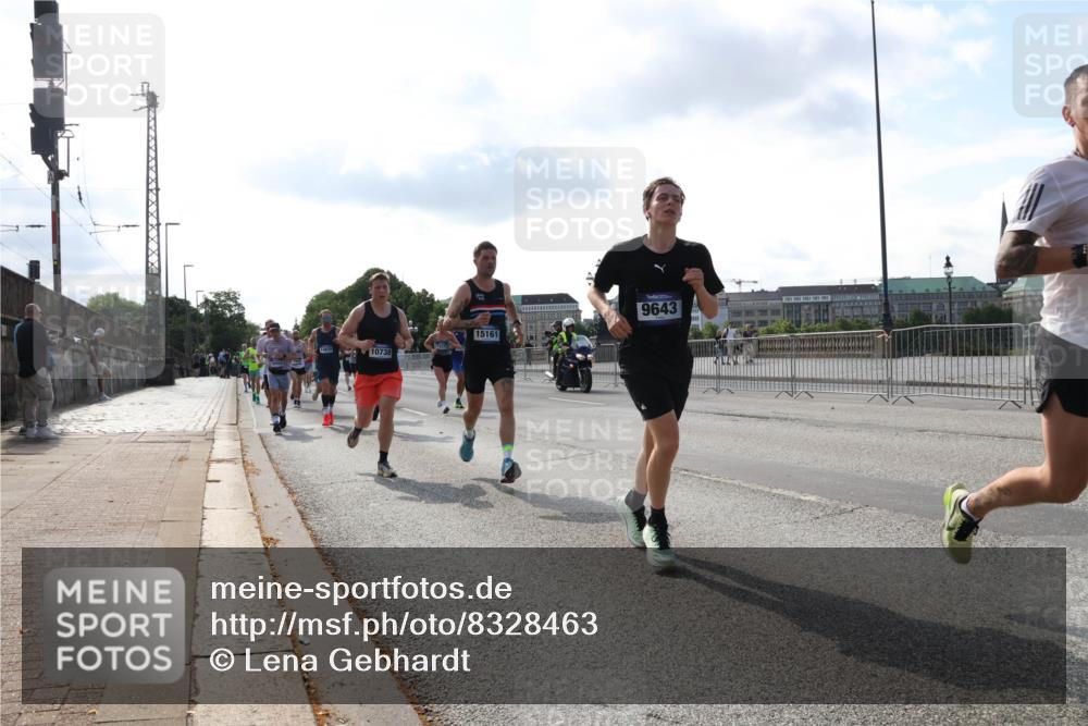 29.06.2025 - hella hamburg halbmarathon Lena Gebhardt http://msf.ph/oto/8328463 29.06.2025 09:48:50 Lombardsbrücke 10738, 15161, 9643, 1042, 1290, 1505, 1571, 1600, 1710, 2262, 2399, 2797, 3480, 3547, 4062, 4359, 4381, 5003, 5124, 5307, 5554, 5709, 6037, 6047, 6993, 7152, 7154, 7310, 7482, 7743, 7884, 8002, 8121, 8571, 9403, 9640, 9643, 10190, 10404, 10451, 10738, 10852, 10877, 11106, 11177, 11423, 12044, 12051, 12091, 12168, 12488, 12739, 12916, 13064, 13137, 13372, 13483, 13755, 13940, 13975, 14075, 14603, 15931 meine-sportfotos.de