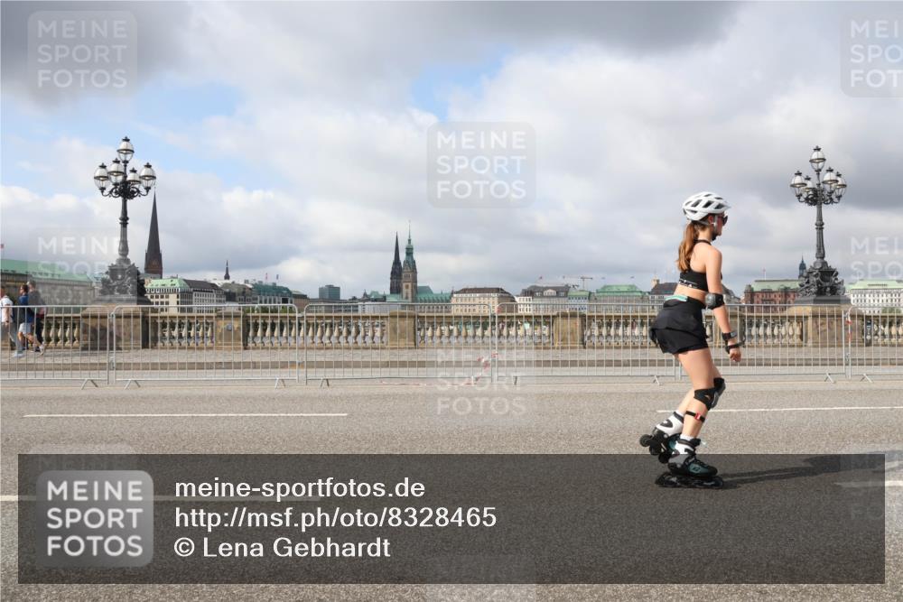 29.06.2025 - hella hamburg halbmarathon Lena Gebhardt http://msf.ph/oto/8328465 29.06.2025 09:08:21 Lombardsbrücke  meine-sportfotos.de