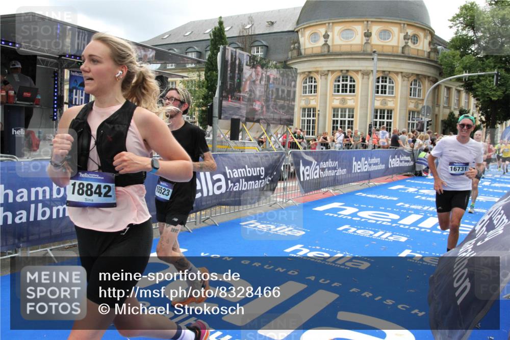 29.06.2025 - hella hamburg halbmarathon Michael Strokosch http://msf.ph/oto/8328466 29.06.2025 10:49:17 Ziel 2013, 6158, 6389, 8112, 9348, 10053, 10184, 13450, 15523, 16369, 16414, 16731, 18842 meine-sportfotos.de