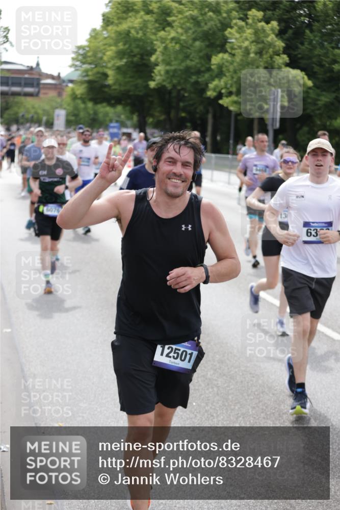 29.06.2025 - hella hamburg halbmarathon Jannik Wohlers http://msf.ph/oto/8328467 29.06.2025 10:40:01 Lombardsbrücke 1018, 1037, 2109, 2515, 2572, 2762, 2763, 3237, 3293, 3295, 3810, 4271, 4756, 4906, 5059, 5113, 5351, 5352, 5702, 5975, 6076, 6229, 6278, 6280, 6363, 6463, 6673, 6866, 6876, 7108, 7174, 7675, 7850, 8307, 8378, 8391, 8739, 9000, 9468, 10474, 11176, 11653, 11970, 11973, 12364, 12444, 12501, 12760, 12981, 13030, 13290, 13410, 13466, 13651, 14341, 14851, 15549, 15927, 15933, 16085, 16681, 16955, 17318, 17959, 18101, 18110, 18213, 18353, 18490, 18771, 18946 meine-sportfotos.de