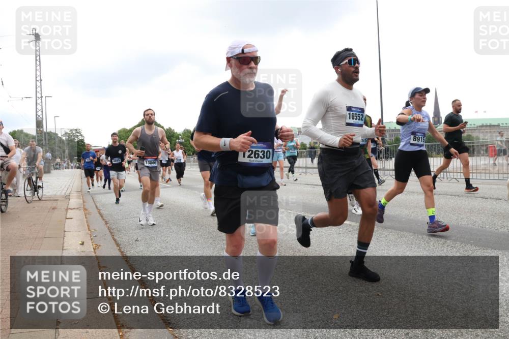 29.06.2025 - hella hamburg halbmarathon Lena Gebhardt http://msf.ph/oto/8328523 29.06.2025 10:47:27 Lombardsbrücke 4895, 13806, 12630, 51, 8915, 16552, 1045, 1185, 1434, 1463, 1523, 1593, 1607, 1704, 1961, 2148, 2327, 2407, 2537, 2555, 2665, 2704, 2790, 2882, 2994, 3339, 4037, 4184, 4239, 4325, 4423, 4483, 4806, 4895, 4974, 4975, 5111, 5114, 5621, 5622, 5895, 6255, 6256, 6485, 6496, 6879, 6995, 7073, 7403, 7430, 7431, 7630, 7631, 7970, 8105, 8131, 8270, 8550, 8706, 8915, 8953, 8967, 9018, 9687, 10991, 11351, 11458, 11730, 11738, 11802, 12431 meine-sportfotos.de