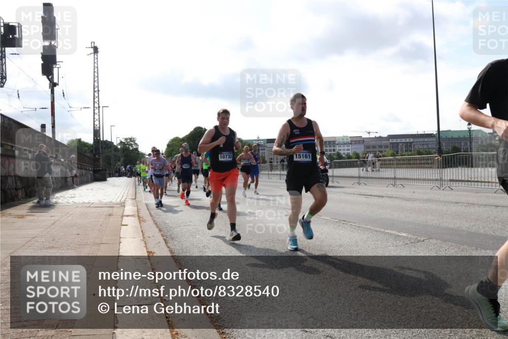 29.06.2025 - hella hamburg halbmarathon Lena Gebhardt http://msf.ph/oto/8328540 29.06.2025 09:48:51 Lombardsbrücke 10738, 13372, 4344, 15161, 1042, 1290, 1505, 1571, 1600, 1603, 1710, 2262, 2399, 2797, 3480, 3547, 4062, 4359, 4381, 5003, 5124, 5307, 5554, 5709, 6037, 6047, 6993, 7152, 7154, 7310, 7482, 7743, 7884, 8002, 8121, 8571, 9403, 9640, 9643, 10190, 10404, 10451, 10738, 10852, 10877, 11106, 11177, 11423, 12044, 12051, 12091, 12168, 12488, 12739, 12916, 13064, 13137, 13372, 13483, 13755, 13940, 13975, 14075, 14603, 15931 meine-sportfotos.de