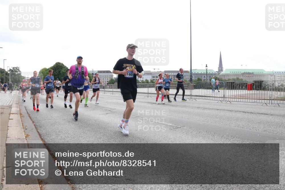 29.06.2025 - hella hamburg halbmarathon Lena Gebhardt http://msf.ph/oto/8328541 29.06.2025 10:37:48 Lombardsbrücke 7321, 9288, 101, 094, 4, 1801, 1475, 1337, 1475, 1578, 1799, 1819, 1901, 1985, 2016, 2199, 2486, 2640, 2786, 2853, 3230, 3246, 3633, 3880, 4921, 5139, 5171, 5186, 5522, 5790, 5875, 6243, 6362, 6697, 6821, 6955, 7085, 7118, 7124, 7235, 7244, 7321, 7350, 7544, 7629, 7696, 7777, 7823, 8843, 8985, 9247, 9288, 9524, 9895, 10159, 10506, 10836, 11087, 11543, 12123, 12254, 12472, 12824, 16680, 17798 meine-sportfotos.de