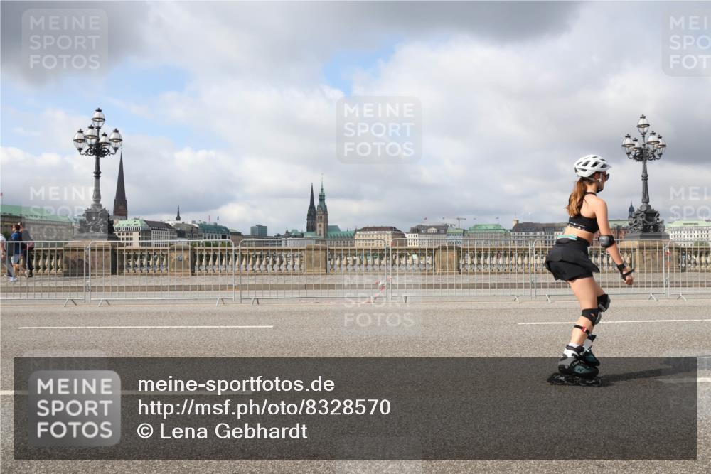 29.06.2025 - hella hamburg halbmarathon Lena Gebhardt http://msf.ph/oto/8328570 29.06.2025 09:08:21 Lombardsbrücke  meine-sportfotos.de