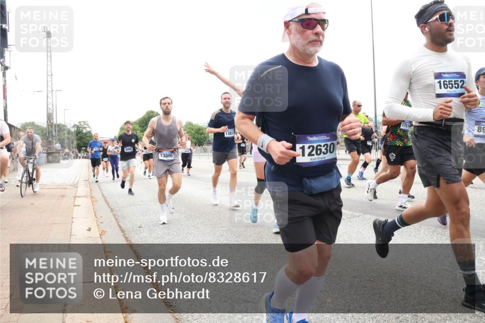 29.06.2025 - hella hamburg halbmarathon Lena Gebhardt http://msf.ph/oto/8328617 29.06.2025 10:47:28 Lombardsbrücke 4895, 13806, 1383, 12630, 17514, 16552, 89, 1045, 1185, 1434, 1463, 1523, 1593, 1607, 1704, 1961, 2148, 2327, 2407, 2537, 2555, 2665, 2704, 2790, 2882, 2994, 3339, 4037, 4184, 4239, 4325, 4423, 4483, 4806, 4895, 4974, 4975, 5621, 5622, 5895, 6255, 6256, 6485, 6496, 6879, 6995, 7073, 7403, 7430, 7431, 7630, 7631, 7970, 8105, 8131, 8270, 8550, 8706, 8915, 8953, 8967, 9018, 9687, 10991, 11351, 11458, 11730, 11738, 11802, 12431 meine-sportfotos.de