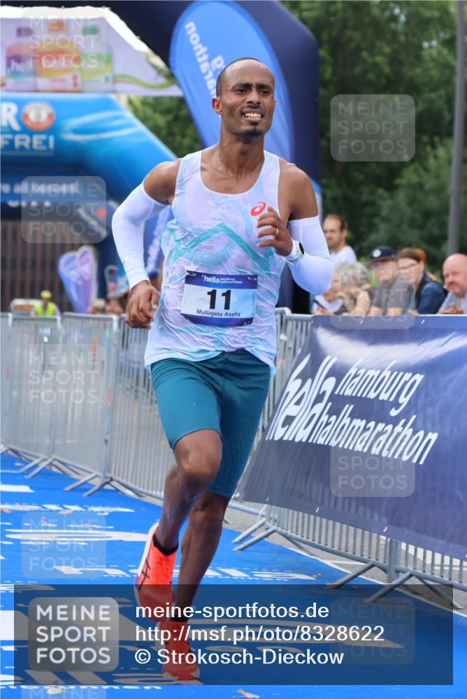 29.06.2025 - hella hamburg halbmarathon Strokosch-Dieckow http://msf.ph/oto/8328622 29.06.2025 10:02:15 Ziel 11, 25 meine-sportfotos.de