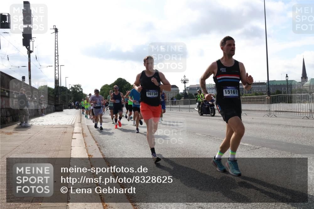 29.06.2025 - hella hamburg halbmarathon Lena Gebhardt http://msf.ph/oto/8328625 29.06.2025 09:48:51 Lombardsbrücke 4062, 10738, 15161, 1042, 1290, 1505, 1571, 1600, 1603, 1710, 2262, 2399, 2797, 3480, 3547, 4062, 4359, 4381, 5003, 5124, 5307, 5554, 5709, 6037, 6047, 6993, 7152, 7154, 7310, 7482, 7743, 7884, 8002, 8121, 8571, 9403, 9640, 9643, 10190, 10404, 10451, 10738, 10852, 10877, 11106, 11177, 11423, 12044, 12051, 12091, 12168, 12488, 12739, 12916, 13064, 13137, 13372, 13483, 13755, 13940, 13975, 14075, 14603, 15931 meine-sportfotos.de