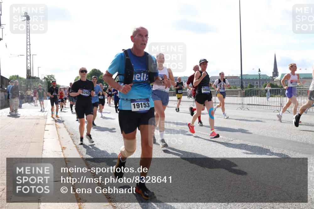 29.06.2025 - hella hamburg halbmarathon Lena Gebhardt http://msf.ph/oto/8328641 29.06.2025 10:00:19 Lombardsbrücke 9260, 970, 11083, 19153, 10582, 16527, 1006, 1019, 1125, 1180, 1239, 1264, 1526, 1544, 1568, 1681, 1834, 1914, 2027, 2086, 2099, 2159, 2236, 2346, 2348, 2364, 2426, 2447, 2582, 2584, 2606, 2652, 2676, 2677, 2730, 2910, 2982, 3042, 3177, 3181, 3319, 3400, 3794, 3836, 3861, 3898, 4013, 4231, 4419, 4579, 4594, 4632, 4767, 4772, 4796, 4813, 4940, 4945, 5272, 5341, 5643, 5728, 6082, 6084, 6104, 6174, 6201, 6202, 6220, 6260, 6462, 6470, 6581, 6587 meine-sportfotos.de