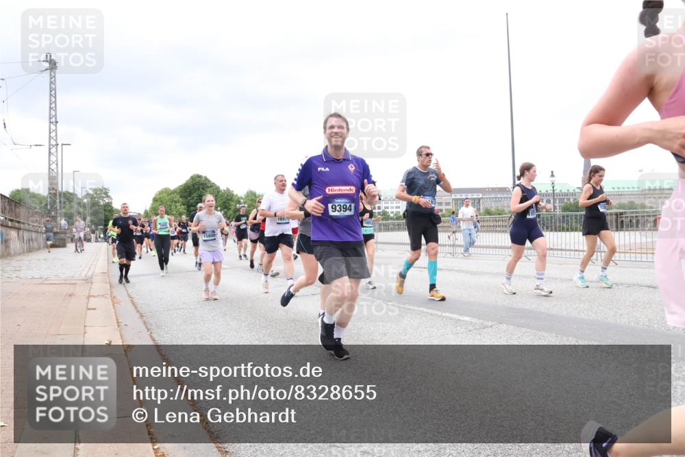 29.06.2025 - hella hamburg halbmarathon Lena Gebhardt http://msf.ph/oto/8328655 29.06.2025 10:57:59 Lombardsbrücke 15800, 1697, 9394, 10912, 1001, 1123, 1242, 1248, 1265, 1388, 1643, 2015, 2043, 2169, 2273, 2275, 2451, 2567, 2900, 3191, 3385, 3433, 3644, 3936, 3954, 4059, 4117, 4197, 4429, 4521, 4830, 5104, 5632, 5676, 5736, 5782, 6316, 6337, 6825, 6857, 6916, 7172, 7193, 7262, 7556, 7720, 7783, 7977, 7990, 8076, 8159, 8439, 8440, 8441, 8442, 8474, 8512, 8708, 8713, 8773, 8888, 9059, 9180, 9233, 9318, 9319, 9394, 9398, 9436, 9481, 9496, 9613, 9832 meine-sportfotos.de