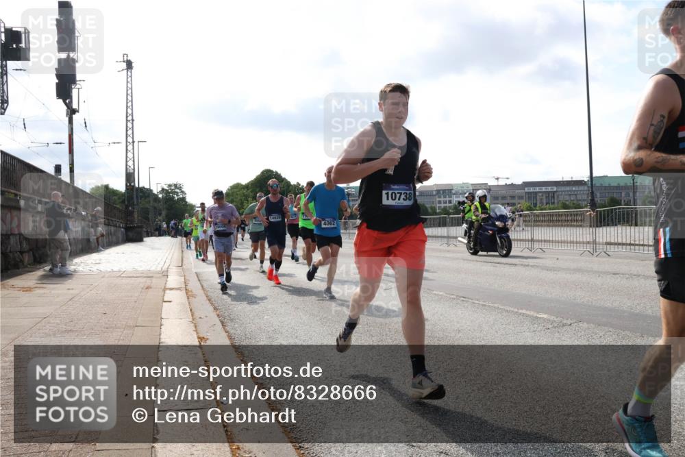 29.06.2025 - hella hamburg halbmarathon Lena Gebhardt http://msf.ph/oto/8328666 29.06.2025 09:48:51 Lombardsbrücke 14820, 1170, 4062, 10738, 1042, 1290, 1505, 1571, 1600, 1603, 1710, 2262, 2399, 2797, 3480, 3547, 4062, 4359, 4381, 5003, 5124, 5307, 5554, 5709, 6037, 6047, 6993, 7152, 7154, 7310, 7482, 7743, 7884, 8002, 8121, 8571, 9403, 9640, 9643, 10190, 10404, 10451, 10738, 10852, 10877, 11106, 11177, 11423, 12044, 12051, 12091, 12168, 12488, 12739, 12916, 13064, 13137, 13372, 13483, 13755, 13940, 13975, 14075, 14603, 15931 meine-sportfotos.de