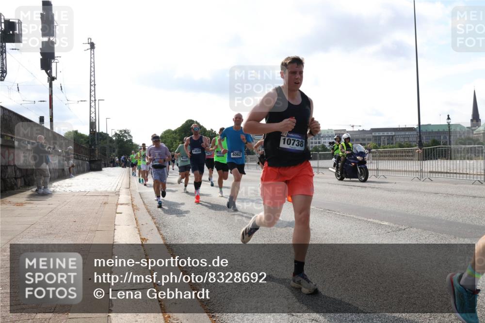 29.06.2025 - hella hamburg halbmarathon Lena Gebhardt http://msf.ph/oto/8328692 29.06.2025 09:48:52 Lombardsbrücke 14820, 1707, 4062, 8002, 10738, 1042, 1290, 1505, 1571, 1600, 1603, 1710, 2262, 2399, 2707, 2797, 3480, 3547, 4062, 4359, 4381, 5003, 5124, 5307, 5554, 5709, 6037, 6047, 6993, 7152, 7154, 7310, 7482, 7743, 7884, 7981, 8002, 8121, 8571, 9403, 9640, 9643, 10190, 10404, 10451, 10738, 10852, 10877, 11106, 11177, 11423, 11447, 12044, 12051, 12088, 12091, 12168, 12488, 12739, 12916, 13064, 13137, 13372, 13483, 13755, 13940, 13975, 14075, 14603, 15931 meine-sportfotos.de